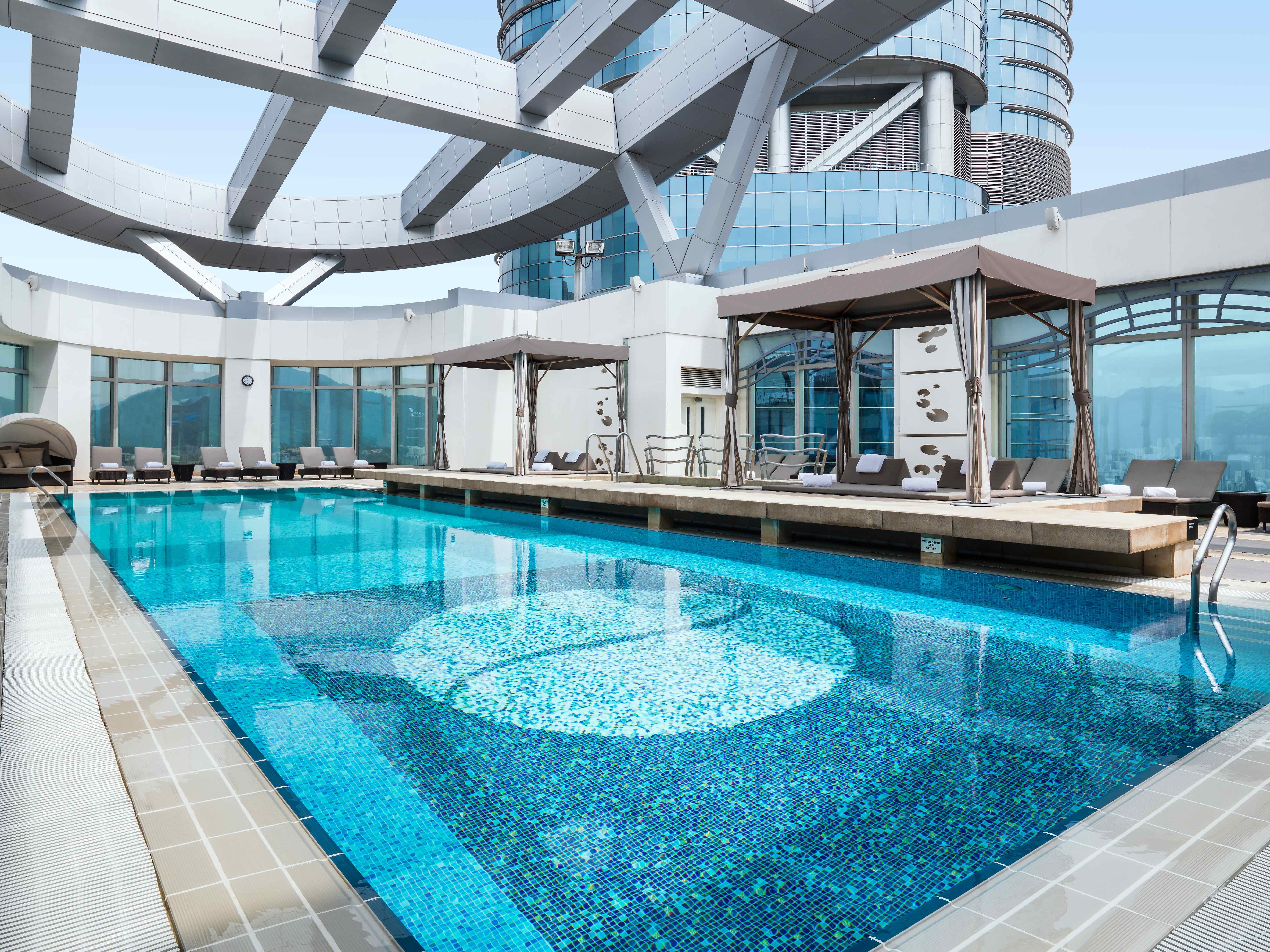 香港康得思酒店 外观 照片 The swimming pool at the 88th floor