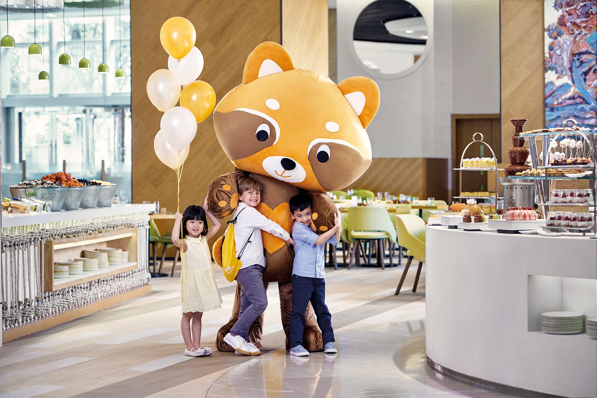 香港康得思酒店 外观 照片 Mascot of the 2014 Asian Games