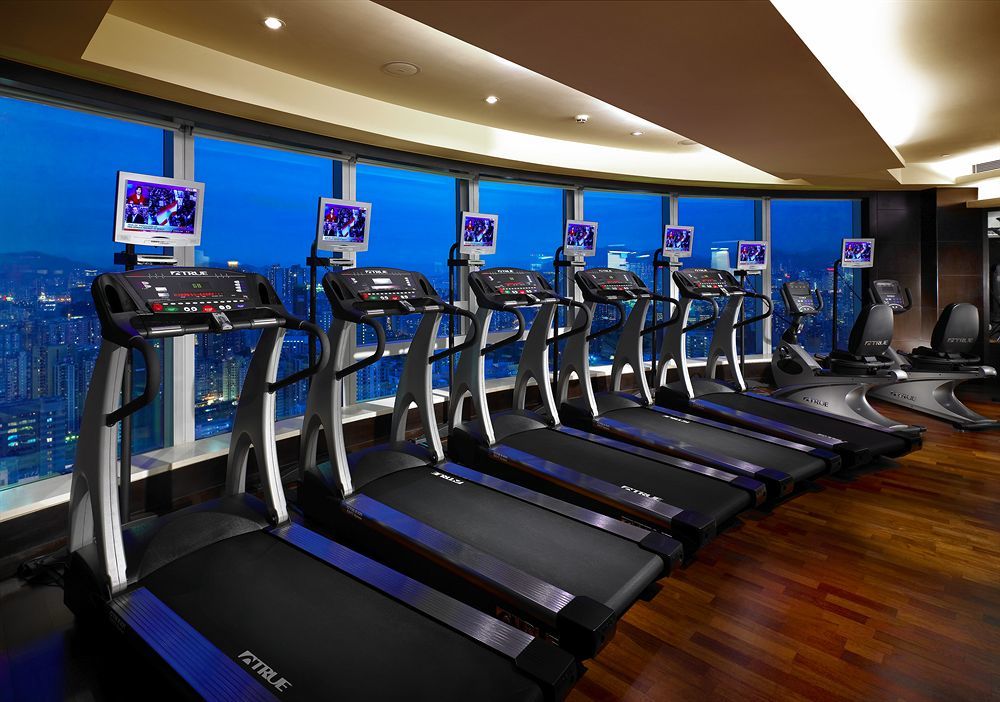 香港康得思酒店 外观 照片 A row of treadmills